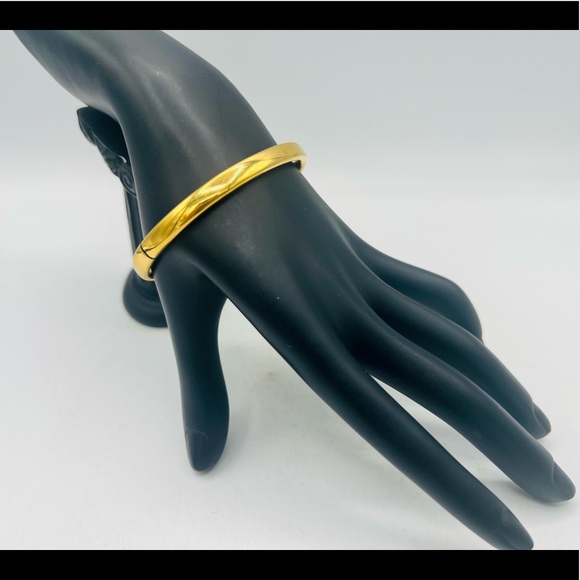 Vintage MONET simple gold bangle hinged bracelet